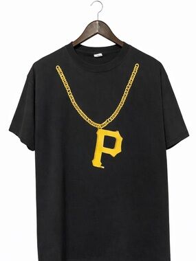 Pittsburgh Pirates Men’s XL Black Graphic Tee Gold Chain Logo Shirt